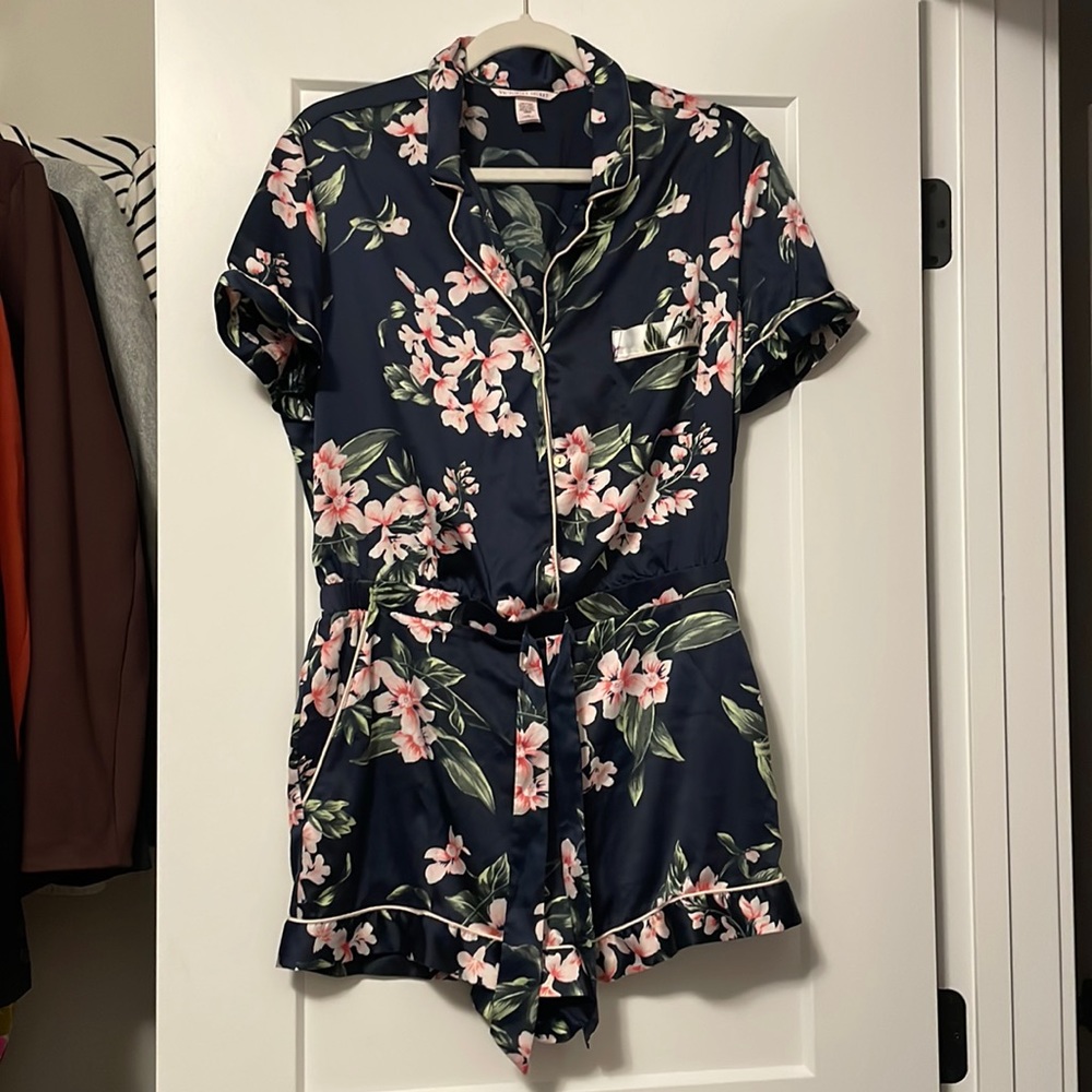 Victoria’s Secret sleep romper pajamas size L
